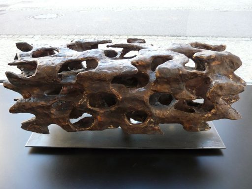 Emil Cimiotti, Strukturen, waagrecht, für Heraklit, Bronze, gussrau, auf Stahl, 21 cm x 48 cm x 19 cm, - verkauft!