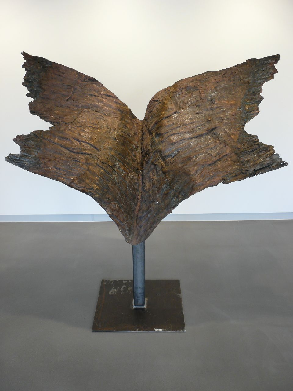 Emil Cimiotti; Volare; 2011; Bronze, gussrau, auf Stahl; 133 cm x 121 cm x 90 cm; Preis auf Anfrage; Galerie Cyprian Brenner