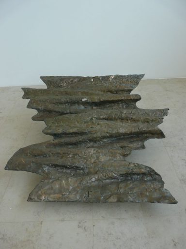 Emil Cimiotti, Confinböden, 1991/2010, Bronze, gussrau, 56 cm x 177 cm x 158 cm