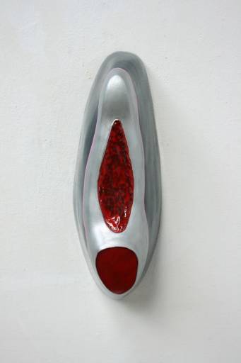 Stephan Hasslinger, Plateau, 2008, Keramik, Glasur und Lack, 45 cm x 15 cm x 12 cm, Preis auf Anfrage