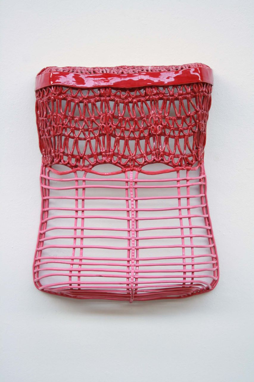 Stephan Hasslinger, Tricoter Rouge, 2012, Keramik und Glasur, 62 cm x 53 cm x 14 cm, Preis auf Anfrage