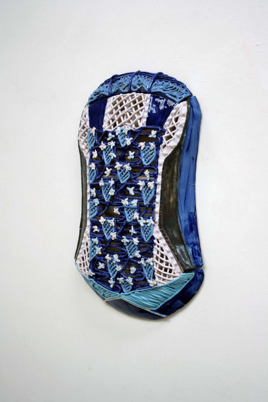 Stephan Hasslinger, Blauer Tiger, 2012, Keramik, Lack und Glasuren, 70 cm x 40 cm x 12 cm, Preis auf Anfrage