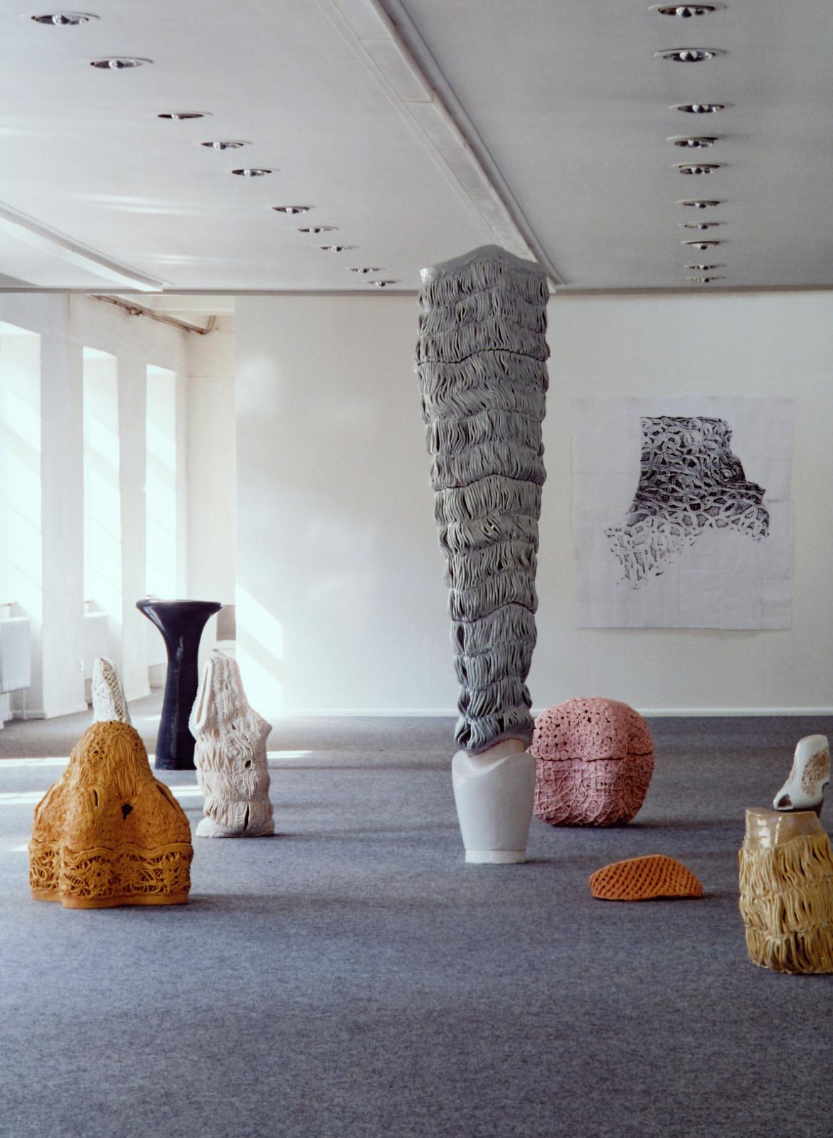 Stephan Hasslinger, Crepe, 2000, Keramik und Glasuren, Galerie Cyprian Brenner, Preis auf Anfrage