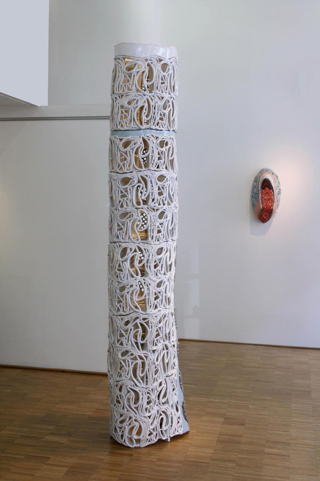 Stephan Hasslinger, Cryzolite, Keramik und Glasuren, 255 cm x 60 cmx 65 cm, Preis auf Anfrage, Galerie Cyprian Brenner