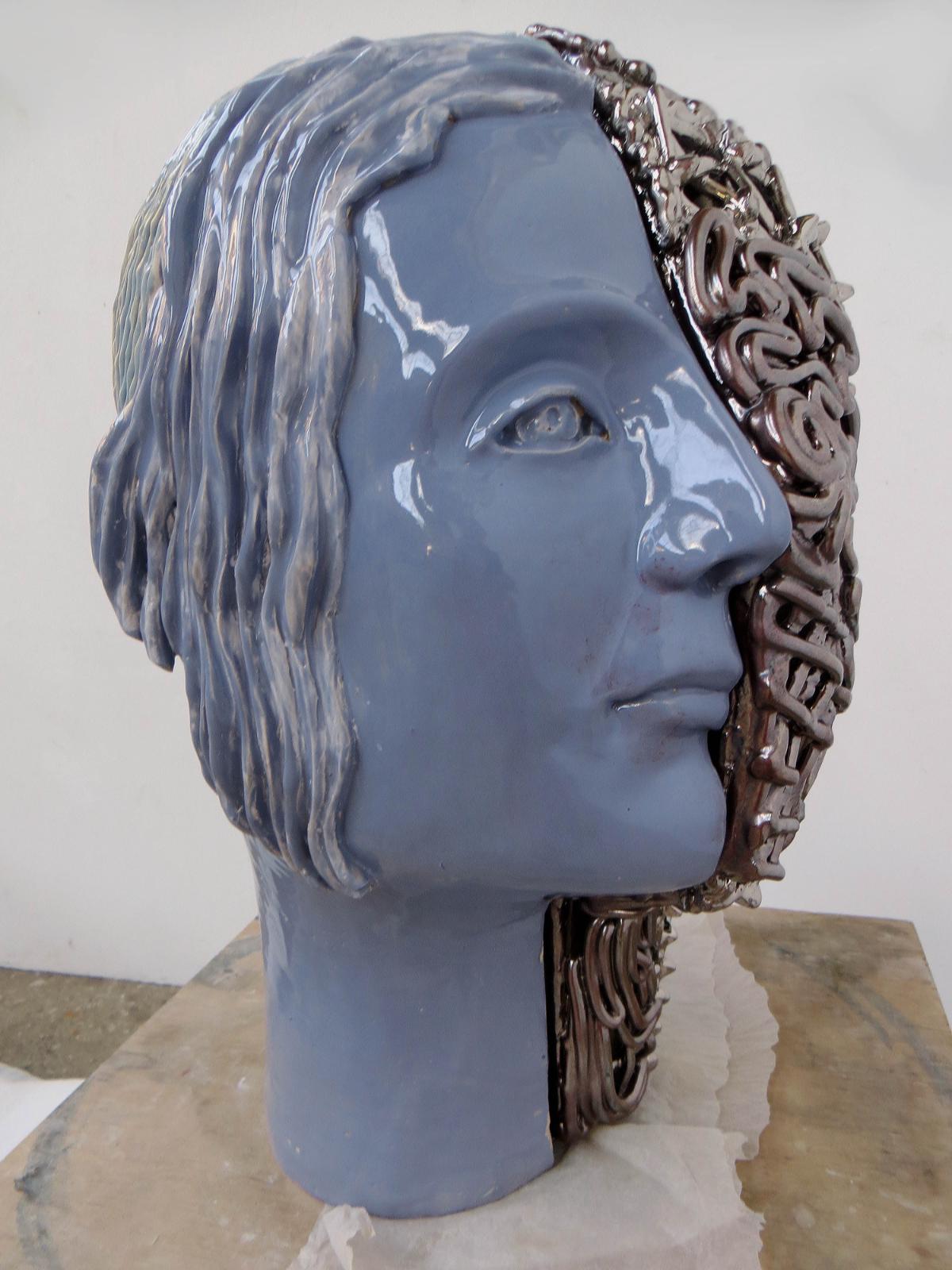 Stephan Hasslinger, Hybrid, 2021, Keramik, Glasuren und Platin, 52 cm x 32 cm x 42,5 cm, Preis auf Anfrage, Galerie Cyprian Brenner