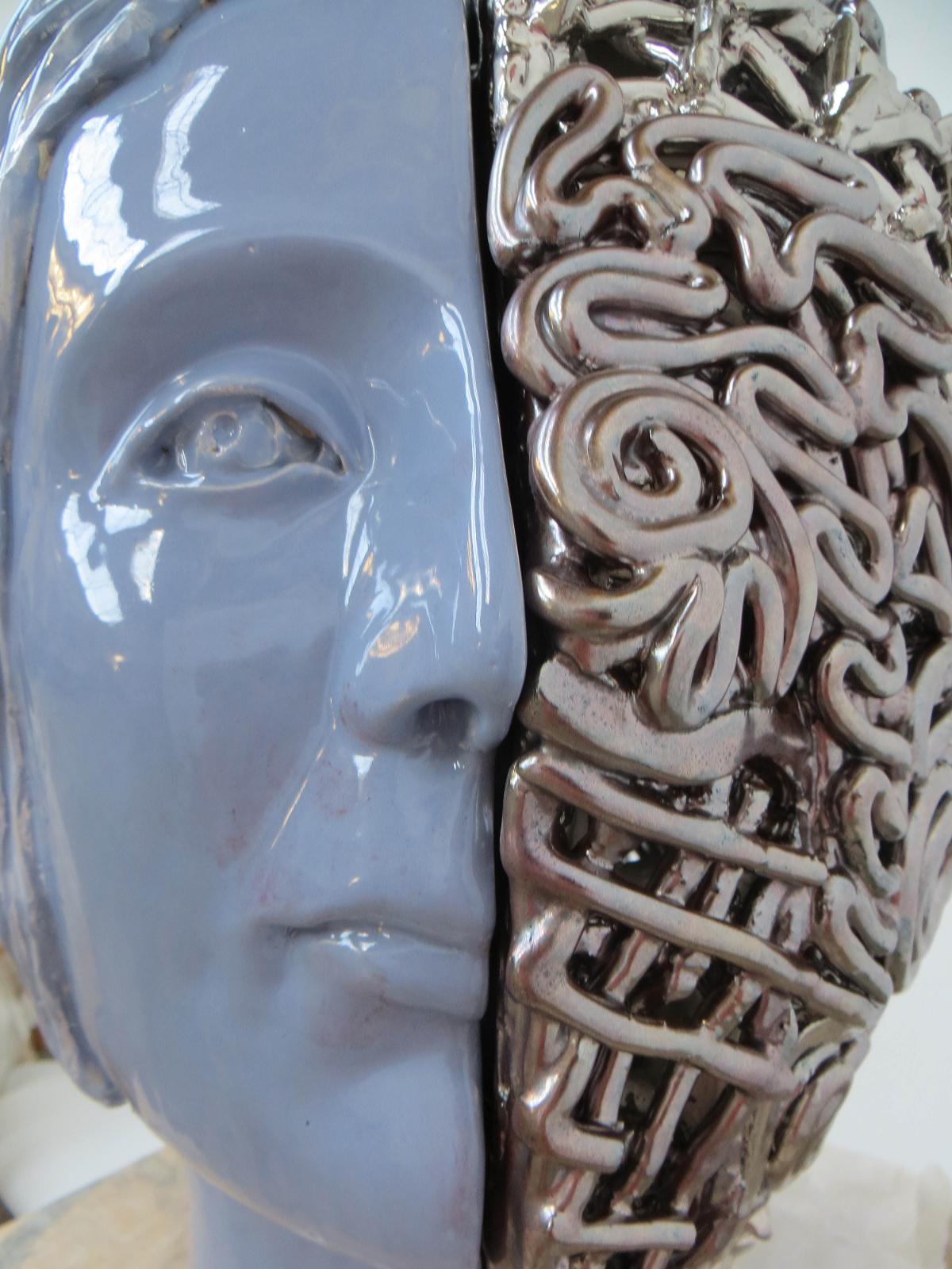 Stephan Hasslinger, Hybrid (Ansicht 4), 2021, Keramik, Glasuren und Platin, 52 cm x 32 cm x 42,5 cm, Preis auf Anfrage, SüdWestGalerie