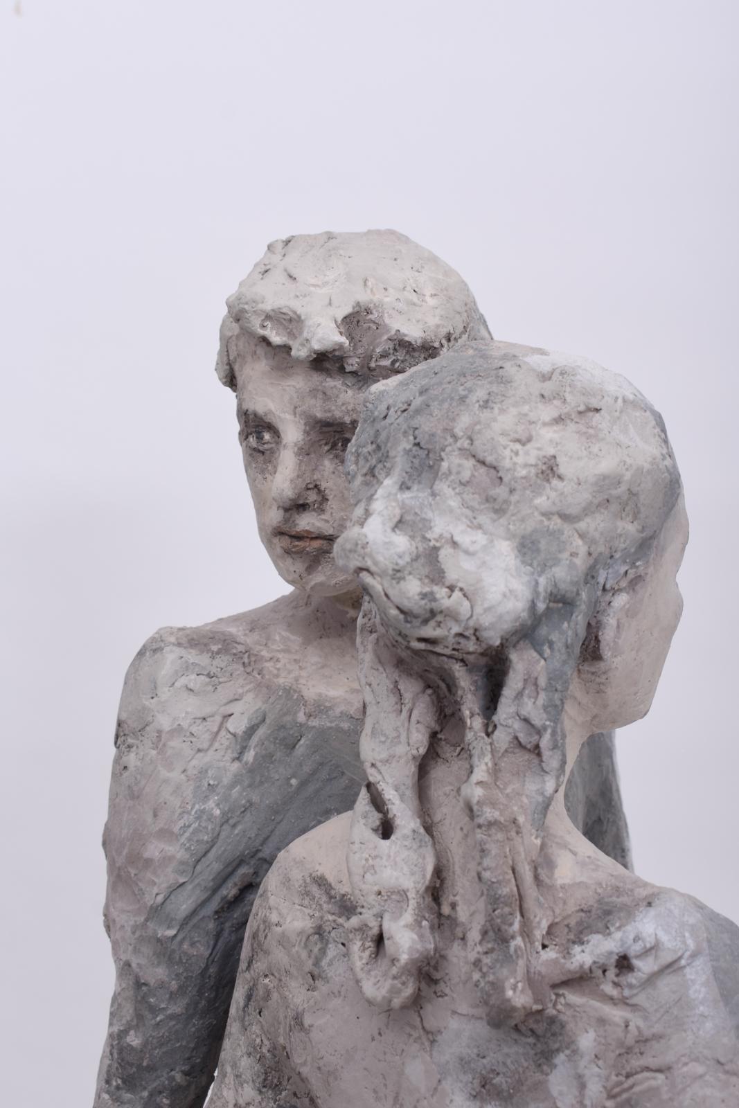 Silvia Siemes, Wohin wir gehen, 2019, Terrakotta, gebrannt, Höhe: 87 cm, (Ausschnitt), verkauft!