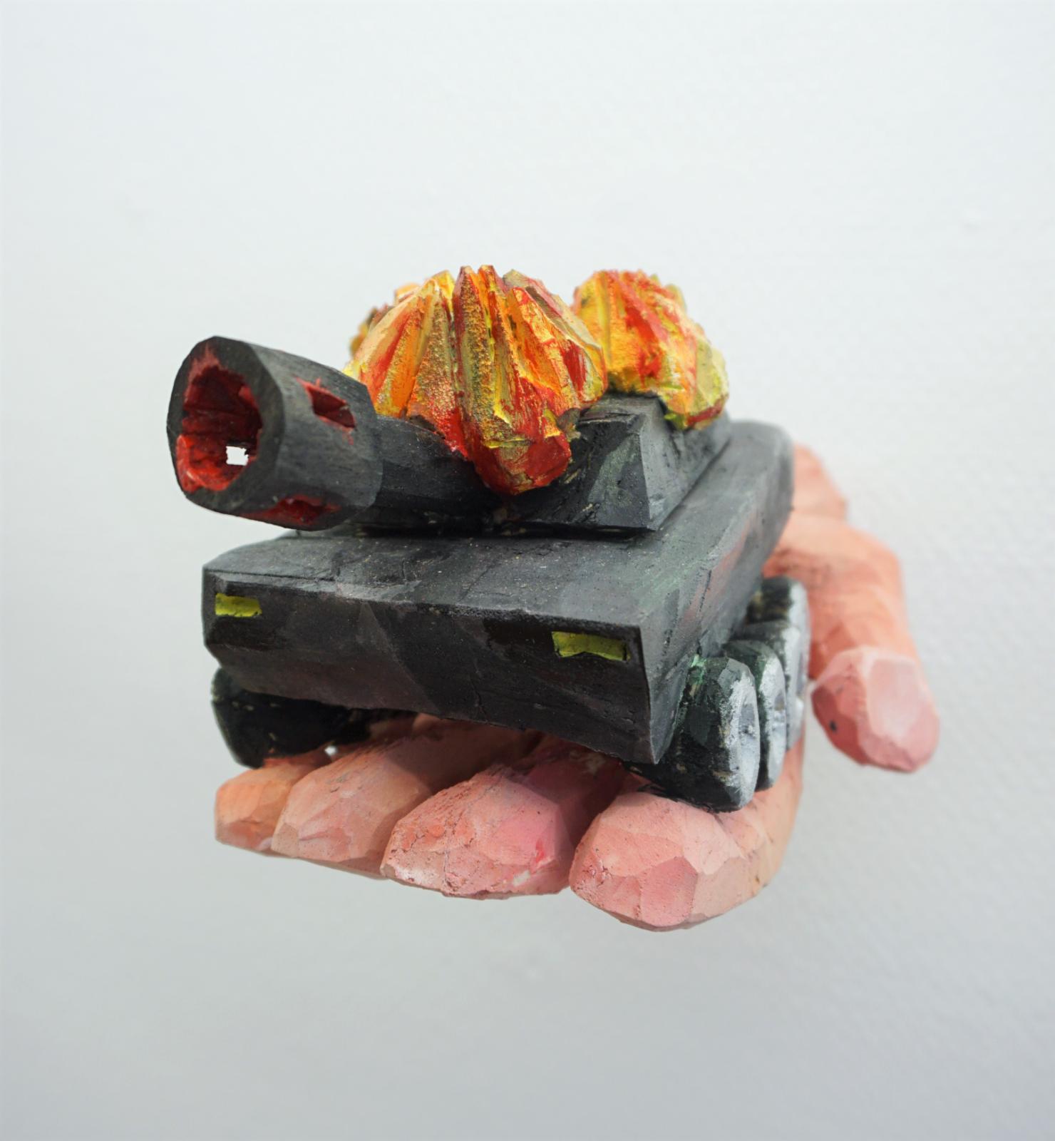 Daniel Wagenblast, handpanzer, 2018, Holz bemalt, 15 x 12 x 30 cm, Preis auf Anfrage, Galerie Cyprian Brenner