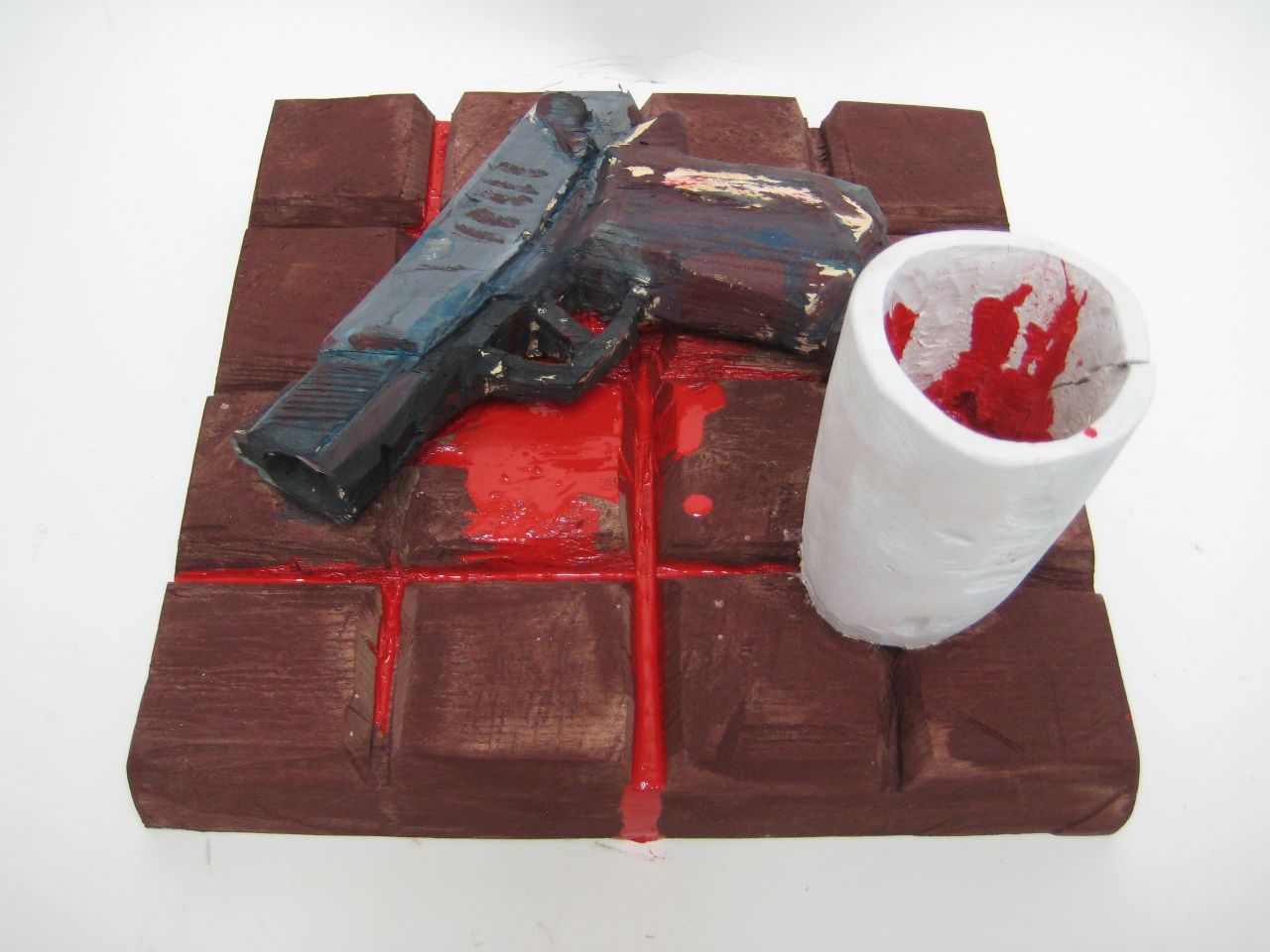 Daniel Wagenblast, Schoko Pistole, 2014, Holz bemalt, 28 cm x 30 cm, Preis auf Anfrage