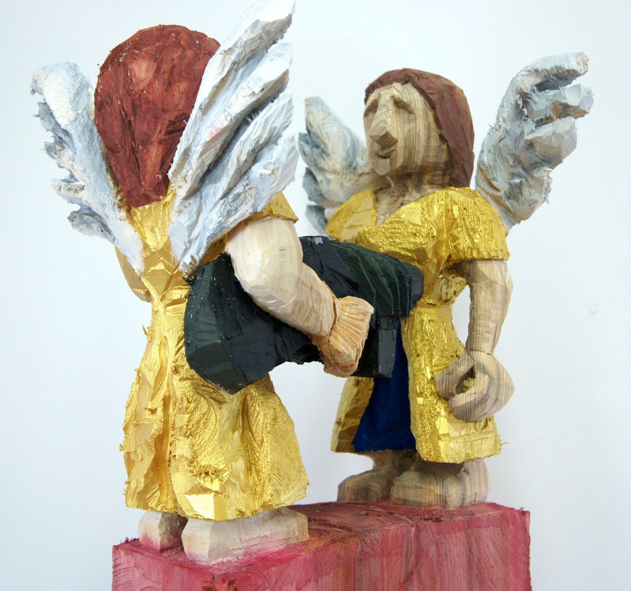 Daniel Wagenblast, Zwei Engel, 2012, Holz bemalt, 78 cm x 45 cm x 30 cm, Preis auf Anfrage
