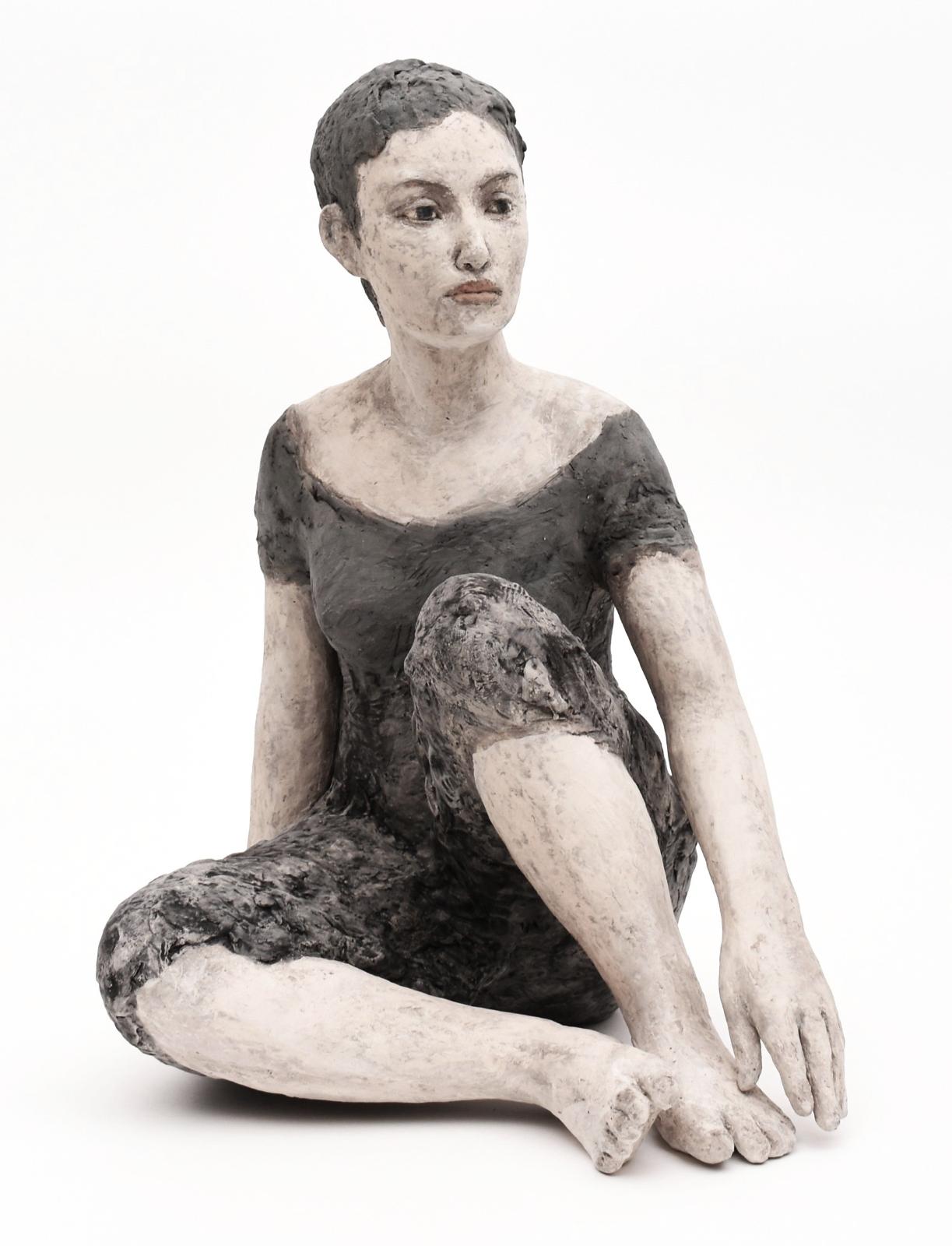 Silvia Siemes, Bleiben, Warten 0707262, 2026, Höhe 51cm, Terrakotta, Preis auf Anfrage, Galerie Cyprian Brenner