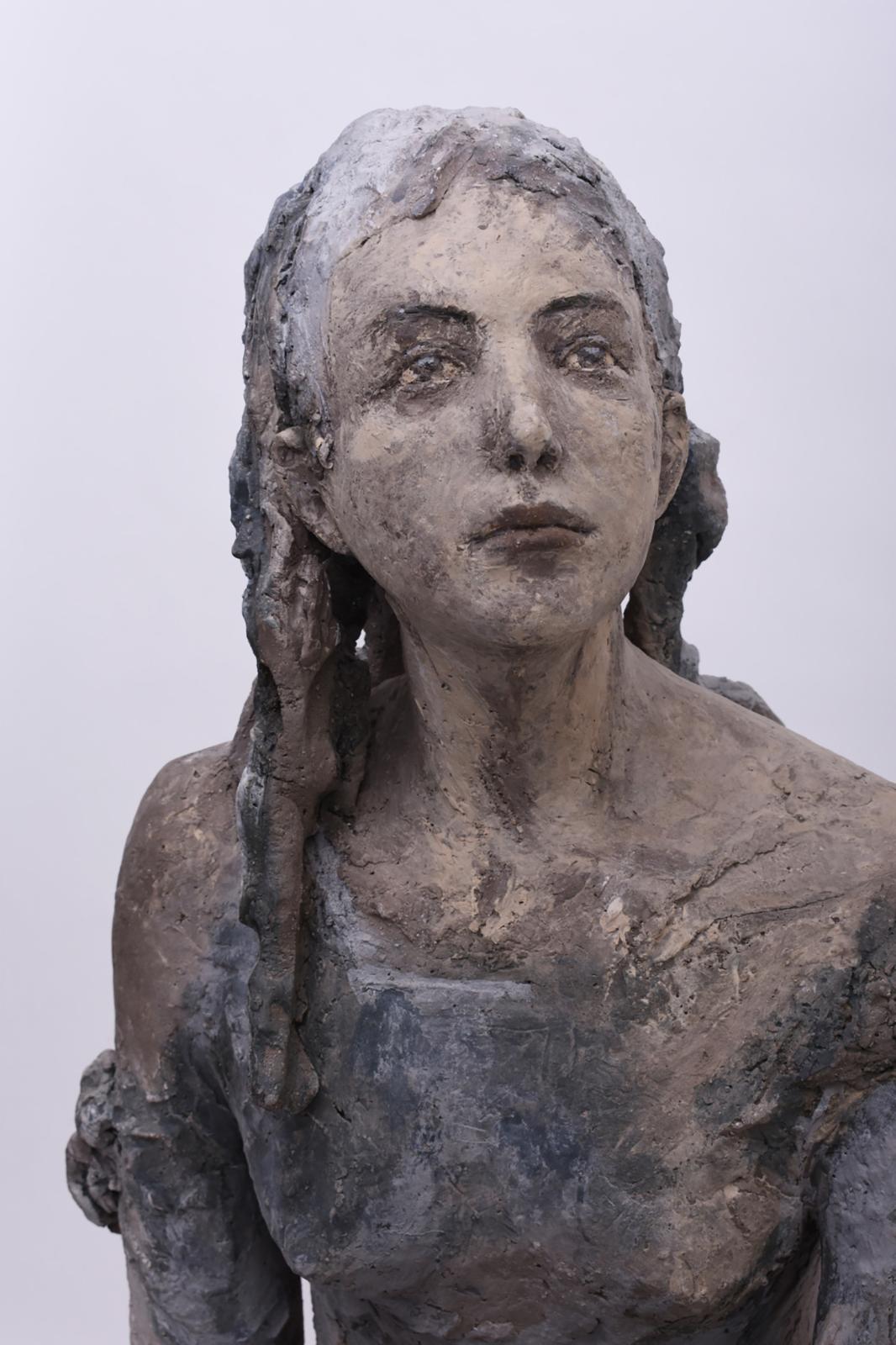 Silvia Siemes, Bleiben, Warten, 2019, Terrakotta, gebrannt, Höhe 83 cm , (Detailansicht Gesicht), verkauft!