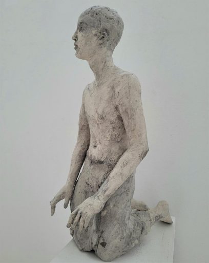 Silvia Siemes, Bleiben Warten, Ansicht 2,2014, Terrakotta engobiert, Höhe 70 cm, Preis auf Anfrage, SüdWestGalerie