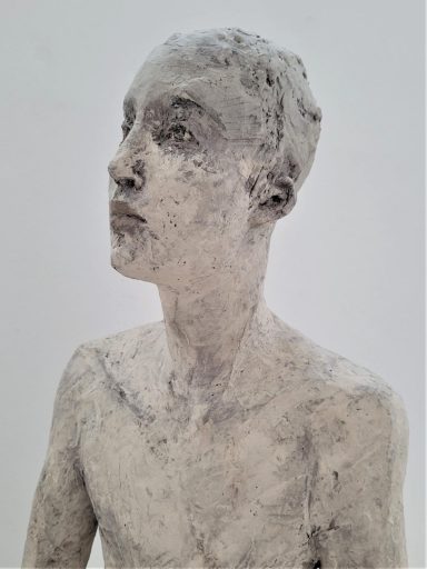 Silvia Siemes, Bleiben Warten, Ausschnitt, 2014, Terrakotta engobiert, Höhe 70 cm, Preis auf Anfrage, SüdWestGalerie