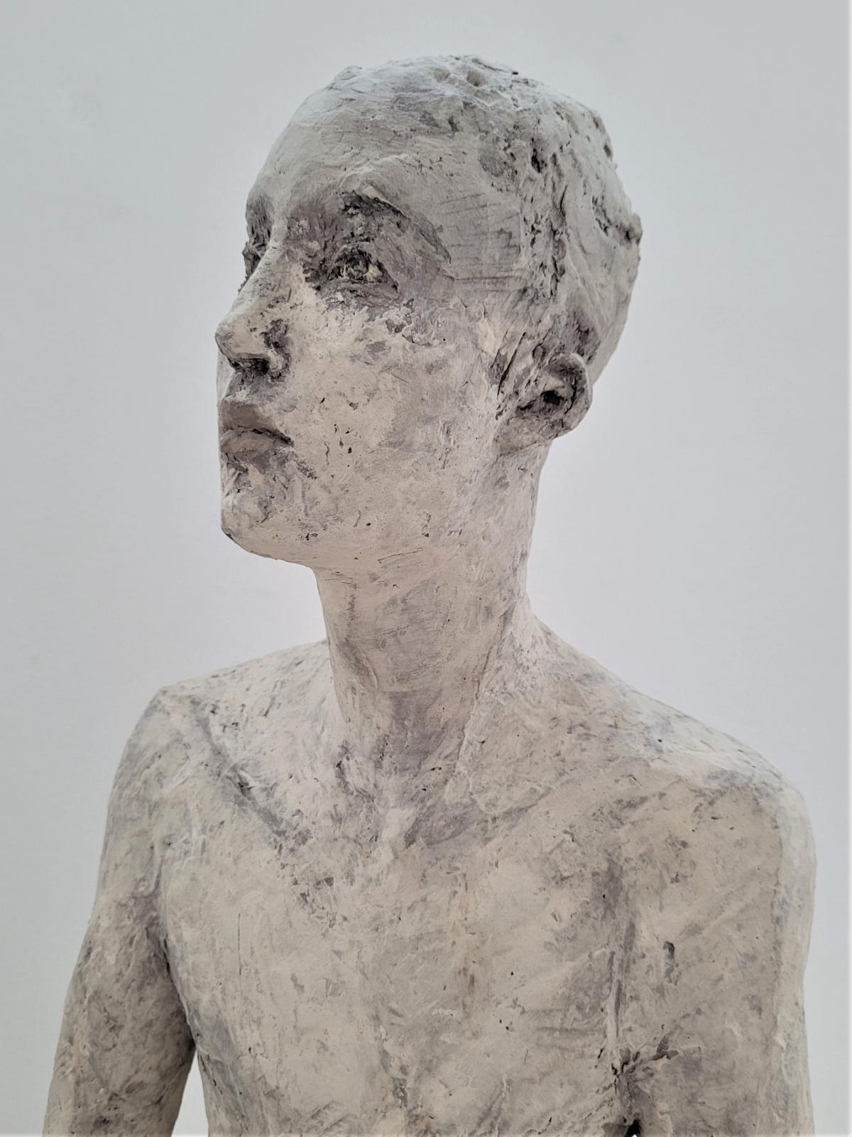 Silvia Siemes, Bleiben Warten, Ausschnitt, 2014, Terrakotta engobiert, Höhe 70 cm, Preis auf Anfrage, SüdWestGalerie