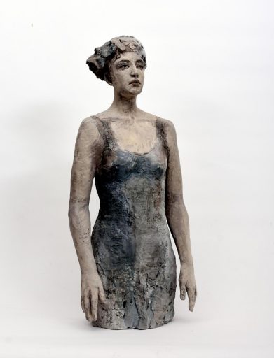 Silvia Siemes, Halbfigur, 2019, Terrakotta, gebrannt, Höhe 84 cm , (Seitenansicht), verkauft!, sis014ve