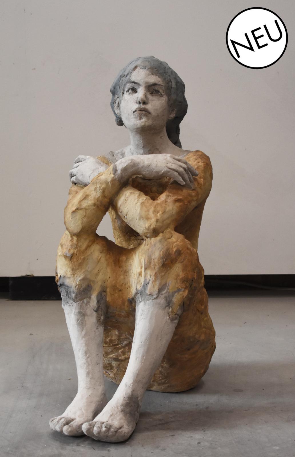 Silvia Siemes, Bleiben/Warten (2804), 2022, Terrakotta, engobiert, Höhe: 74 cm, Preis auf Anfrage, Galerie Cyprian Brenner