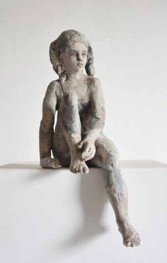 Silvia Siemes, Bleiben, Warten, 2022, Terrakotta, Höhe: 46 cm, verkauft!  sis023ve!