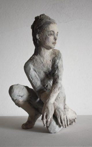 Silvia Siemes, Bleiben, Warten, 2022, Terrakotta, Höhe: 34 cm, verkauft, Galerie Cyprian Brenner