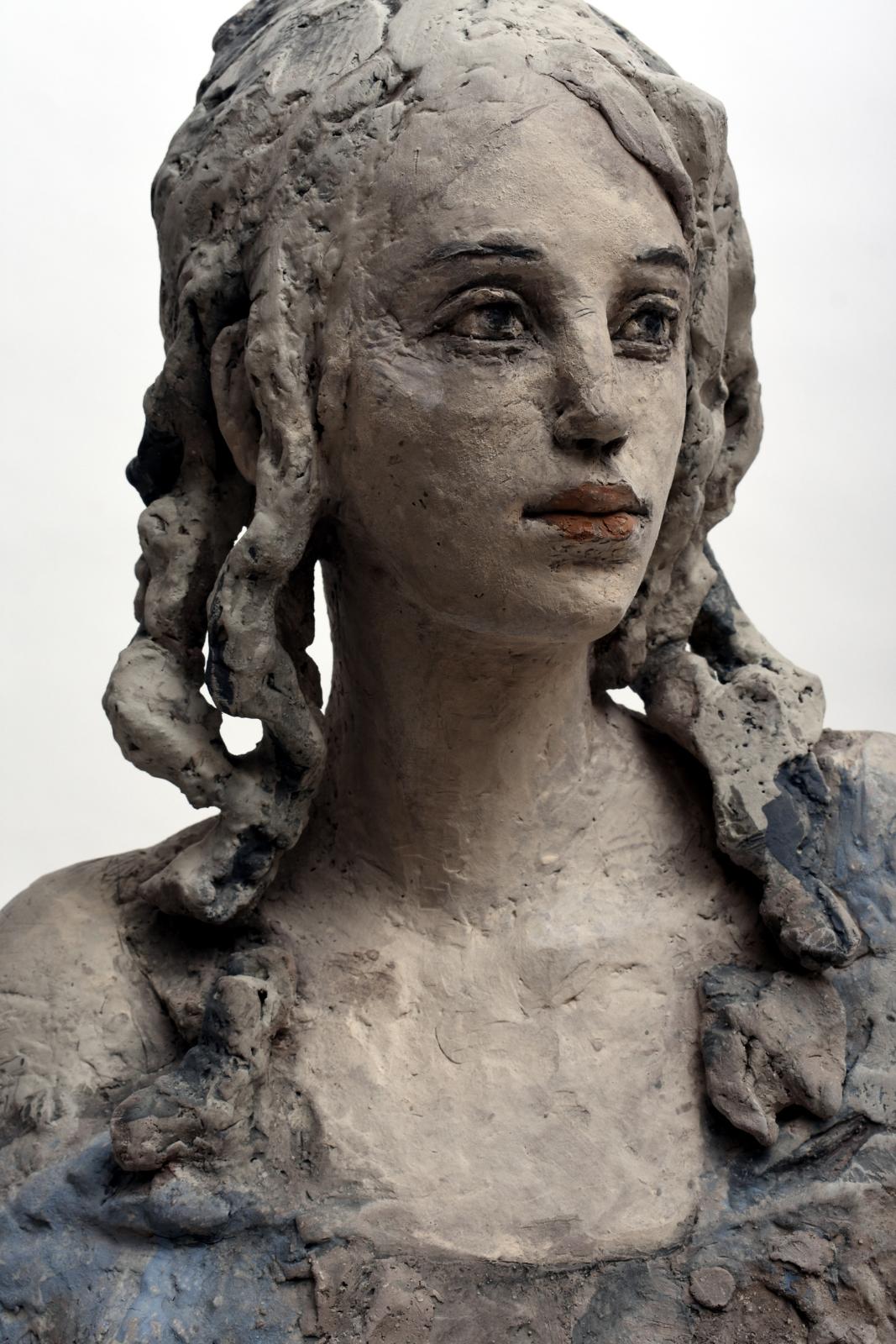 Silvia Siemes, Halbfigur (Detailansicht), 2020, Terrakotta, engobiert, Höhe: 85 cm, Preis auf Anfrage, sis001kü
