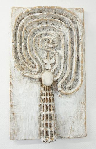Klaus Hack, Labyrinth, 2015, Rotbuche, weiß gefasst, Relief, 48,5 x 27,5 x 6,3 cm, Preis auf Anfrage
