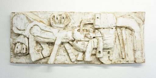 Klaus Hack, Reiterfigur, 2015, Eiche, weiß gefasst, 31,5 x 81 x 4 cm, Preis auf Anfrage
