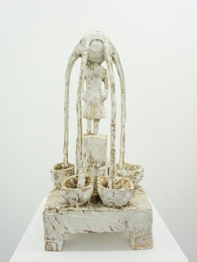 Klaus Hack, Brunnen - Figur, 2012, Eiche, weiß gefasst, 41,5 x 20 x 24,5 cm, Preis auf Anfrage
