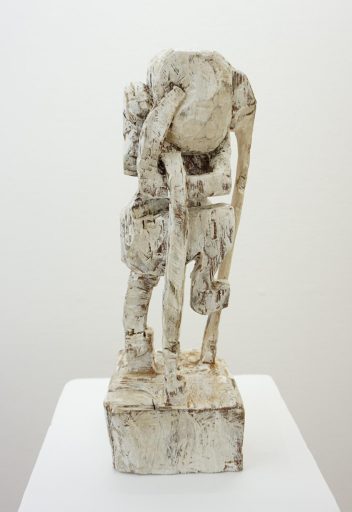 Klaus Hack, Laokoon, 2016, Zewtschge, weiß gefasst, 43,5 x 14,5 x 16 cm, Preis auf Anfrage