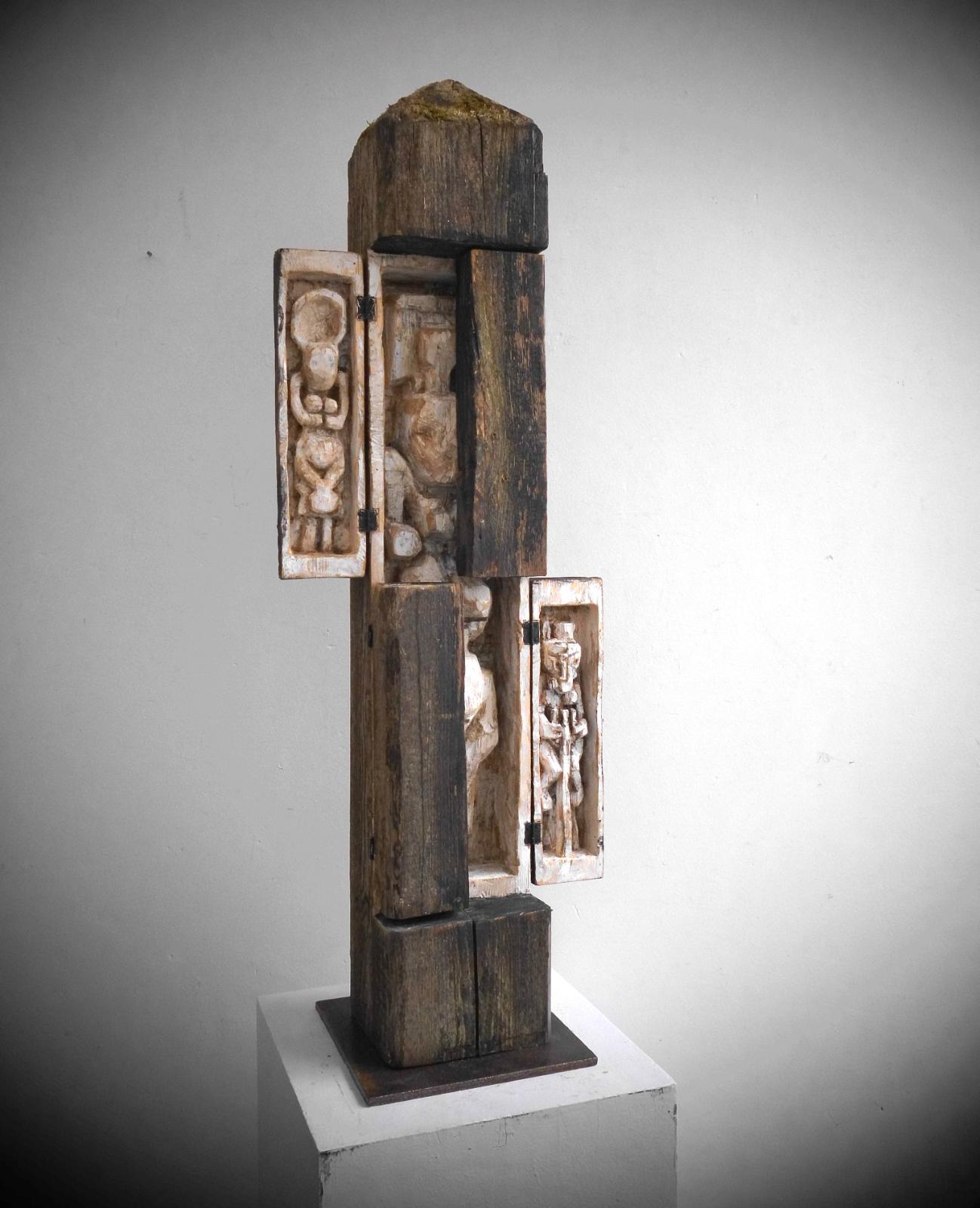 Klaus Hack, Altar - Figur, 2024, 2025, teilweise geöffnet, Fichte, teilweise weiss gefasst, 113,5 cm x 40 cm x 17,2 cm, Preis auf Anfrage, Galerie Cyprian Brenner