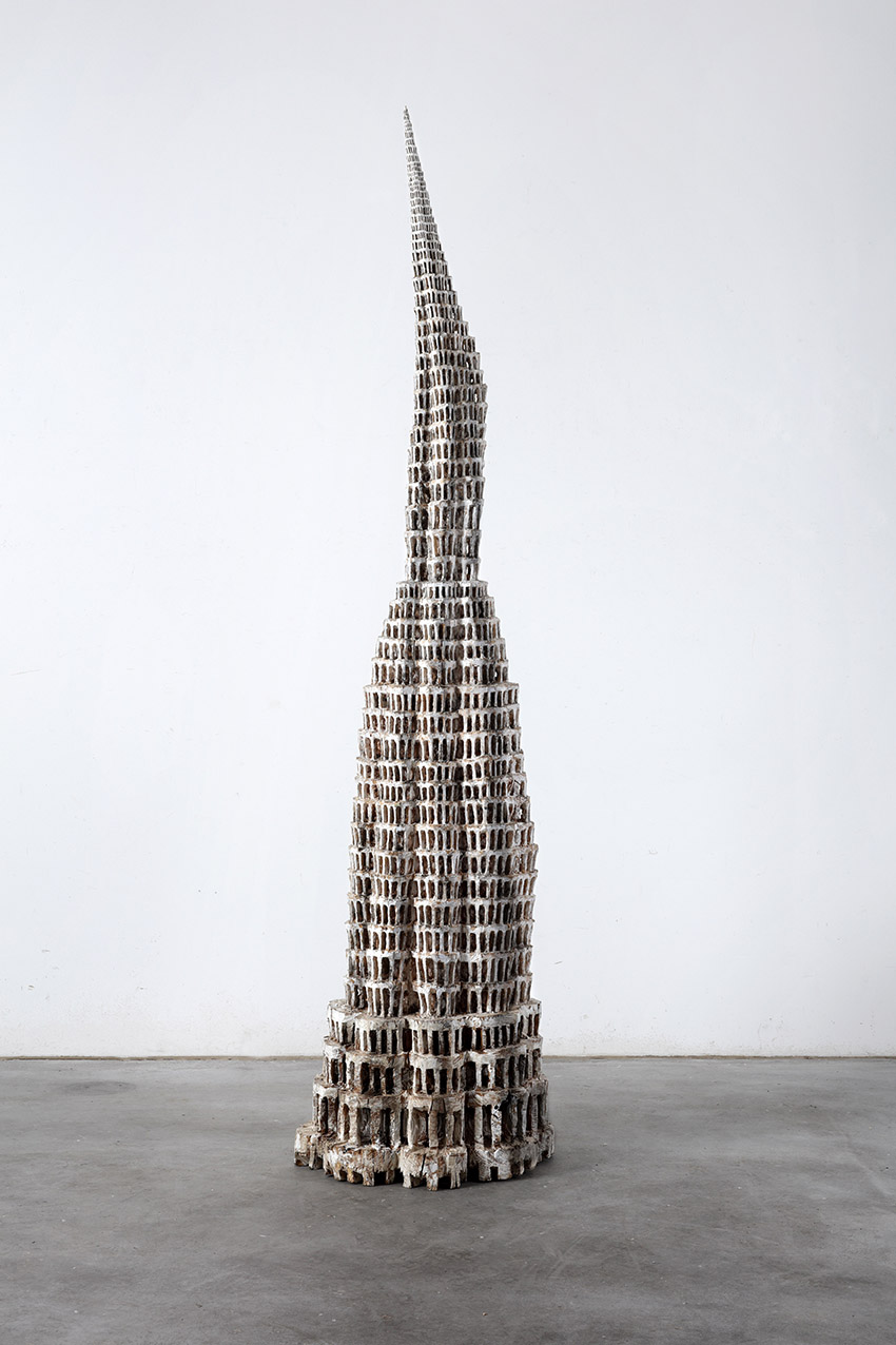 Klaus Hack, Babel, 2015/2016, Holz weiß gefasst, 235 cm x 53 x 57 cm,, - verkauft!