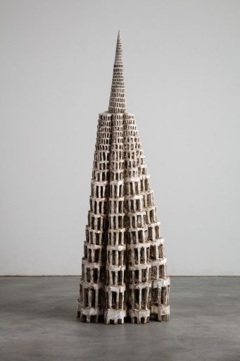 Klaus Hack, Babel Turm, 2018-2019, Eiche, weiß gefasst, 198 cm x 66 cm x 57 cm, Preis auf Anfrage, Galerie Cyprian Brenner