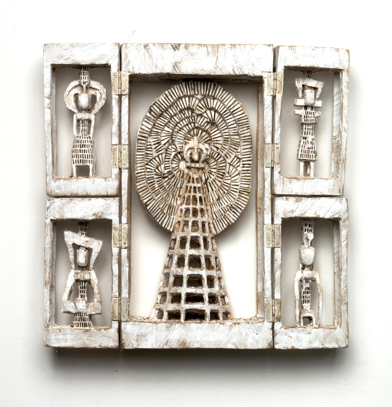 Klaus- -Gloriolen-Altar-vierflügelig-2007-2015-Linde-weiß-gefasst-aufgeschlagen-55-cm-x-54-cm-x-11-cm-Preis-auf-Anfrage-Galerie-Cyprian-Brenner