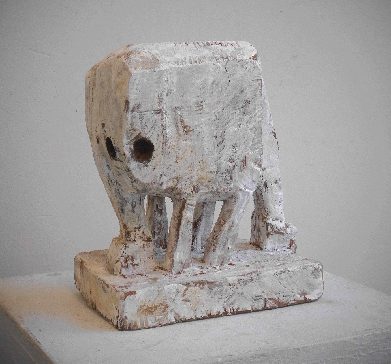 Klaus Hack, Kleiner Elefant, 2025, Seitenansicht, Rotbuche, weiß gefasst, 21,8 cm x 19 cm x 13 cm, Preis auf Anfrage, Galerie Cyprian Brenner