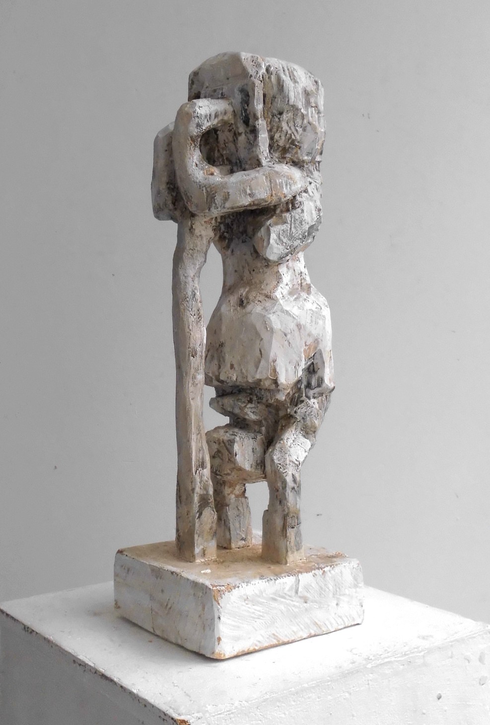 Klaus Hack, Kleiner Trotz, 2015, Linde, weiss gefasst, 47,1 cm x 17,3 cm x 14,5 cm, Preis auf Anfrage, Galerie Cyprian Brenner