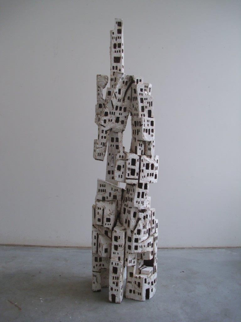 Klaus Hack, Kubistischer Babelturm, 2013 / 2014, Lindenholz weiß gefasst, 164 cm x 41 cm x 40 cm, Preis auf Anfrage