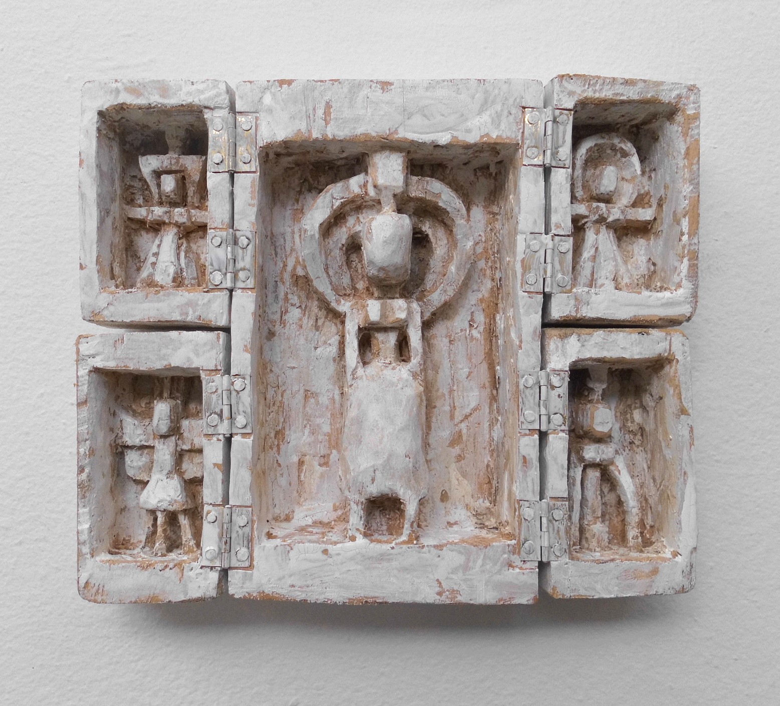 Klaus Hack, Reisealtar, 2023 , 2024, vierflügelig, Linde, weiss gefasst, aufgeklappt, 16,6 cm x 20 cm x 4 cm, Preis auf Anfrage, Galerie Cyprian Brenner