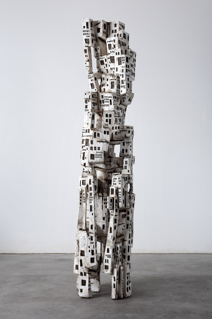 Klaus Hack, Turm, 2016, Holz weiß gefasst, 249 cm x 50 cm x 59 cm, Preis auf Anfrage