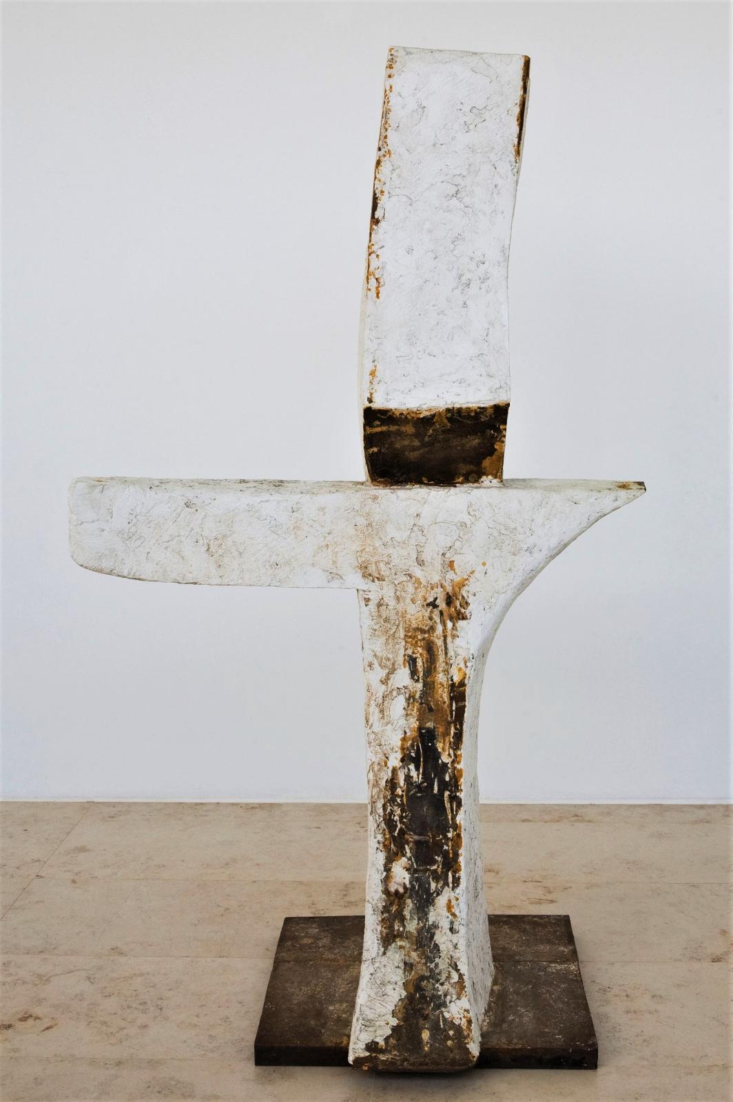 Franz Bernhard, Kreuzform, 1994, Eisen, Gips, Höhe 167 cm, Breite 99 cm, SüdWestGalerie