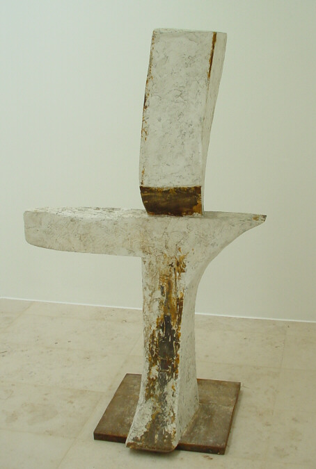 Franz Bernhard, Kreuzform, 1994, Eisen, Gips, Höhe 167 cm, Breite 99 cm, SüdWestGalerie