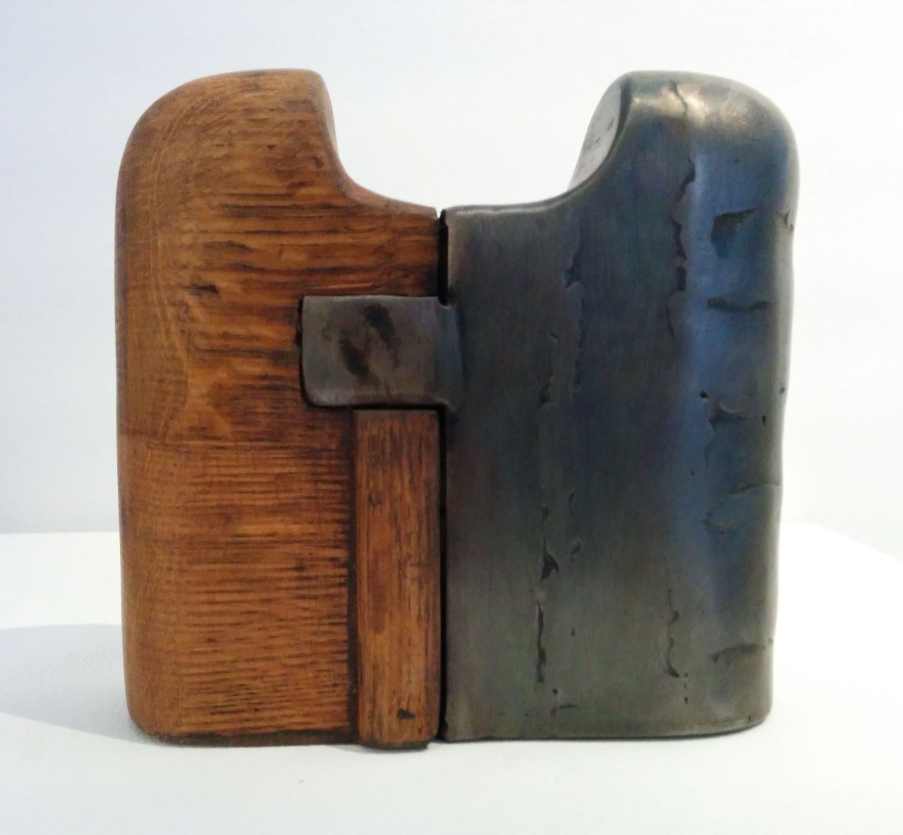 Gerda Bier  Janus  2015  Edition 5/6  Holz, Eisen  15 cm x 16 cm x 6 cm verkauft! 