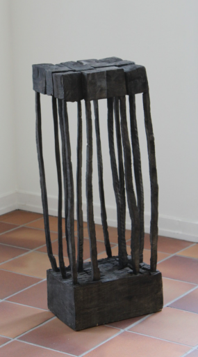 Armin Göhringer, o.T. , 2008, Holz geschwärzt , 100 cm x 42 cm x 27 cm, Preis auf Anfrage, agö030kü