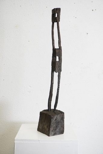 Armin Göhringer, o. T., 2010, Holz, geschwärzt, 64 cm x 10 cm x 9 cm, Preis auf Anfrage, agö006kü