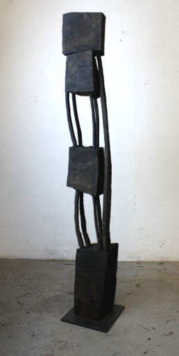 Armin Göhringer, o.T., 2014, Holz geschwärzt, 150 cm x 20 cm x 14 cm, Preis auf Anfrage, agö029kü