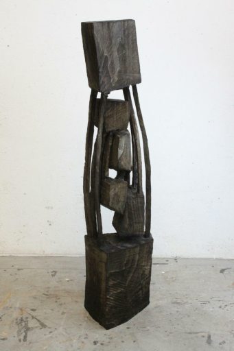 Armin Göhringer, o.T. , 2018, Holz geschwärzt, 118 cm x 27 cm x 22 cm, Preis auf Anfrage, agö028kü