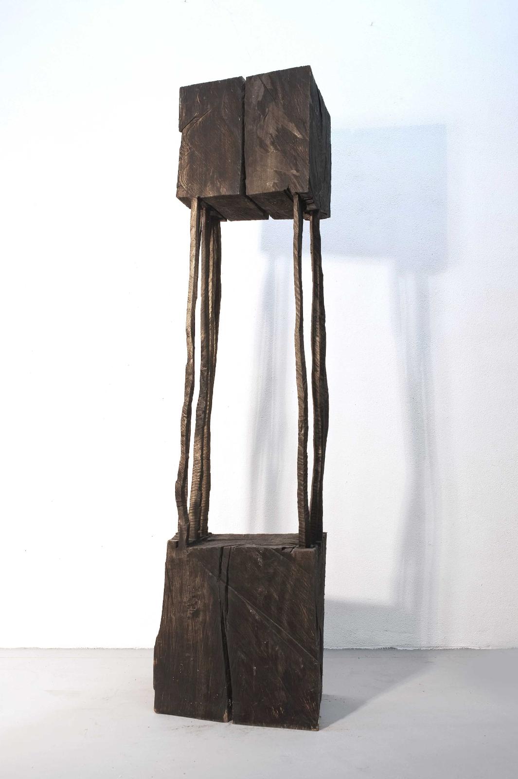 Armin Göhringer, o.T. (4), 2007, Holz geschwärzt, 219 cm x 43 cm x 57 cm, Preis auf Anfrage, Galerie Cyprian Brenner