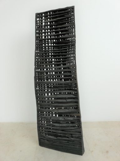 Armin Göhringer, ohne Titel, 2001, Holz geschwärzt, 199 cm x 70 cm, Preis auf Anfrage, SüdWestGalrie
