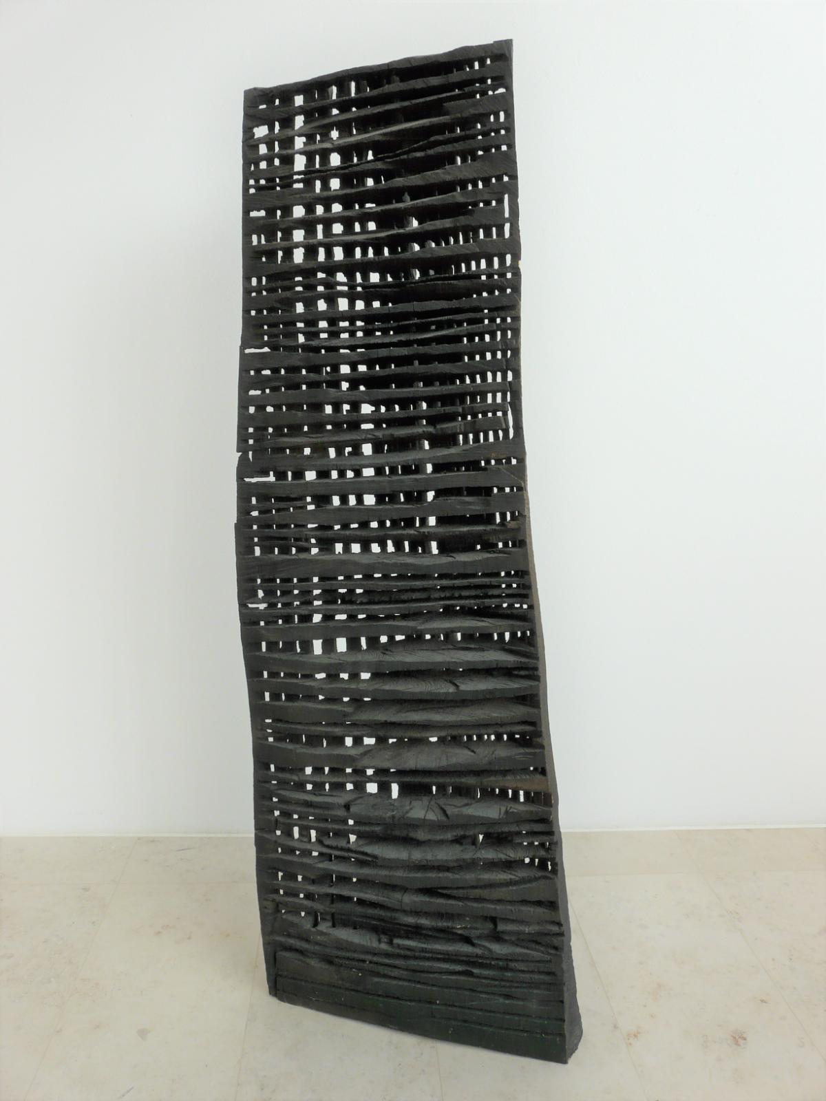 Armin Göhringer, ohne Titel, 2001, Holz geschwärzt, 199 cm x 70 cm, Preis auf Anfrage, SüdWestGalrie