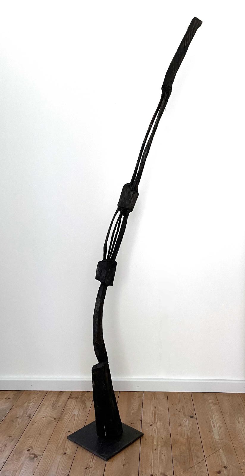 Armin Göhringer, o.T. (10), 2024, Holz geschwärzt, Eisen, 197 cm x 12 cm x 10 cm, Preis auf Anfrage, Galerie Cyprian Brenner