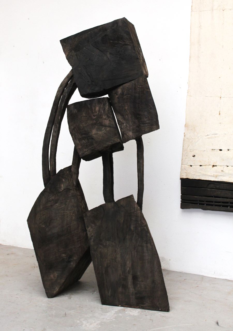 Armin Göhringer, o.T. , Holz geschwärzt , 2013 , 217 cm x 117 cm x 50 cm, Preis auf Anfrage, agö027ko