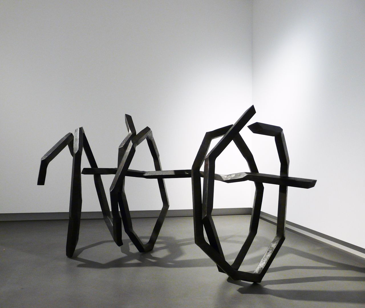 Robert-Schad, HERGIS, 2004, Vierkantstahl massiv, 45 mm, 104 cm x 178 cm x 64 cm, Preis auf Anfrage, Galerie Cyprian Brenner